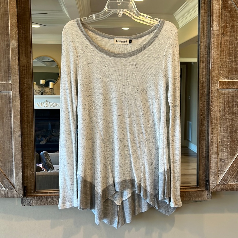 B Original Heather Gray Speckled Top Flowy Ruffle Hem Womens Medium